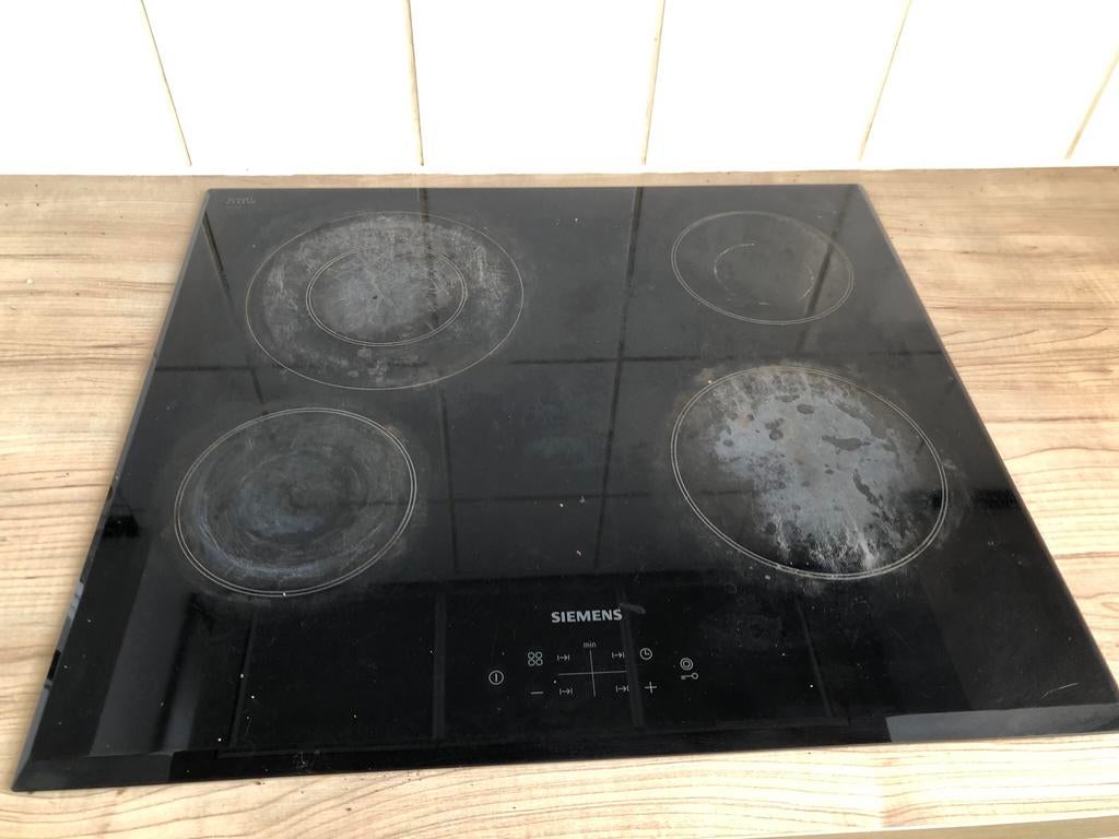 Taque vitro assez usagée mais fonctionnelle, Electroménager, 4 zones de cuisson, Encastré, Halogène, Enlèvement