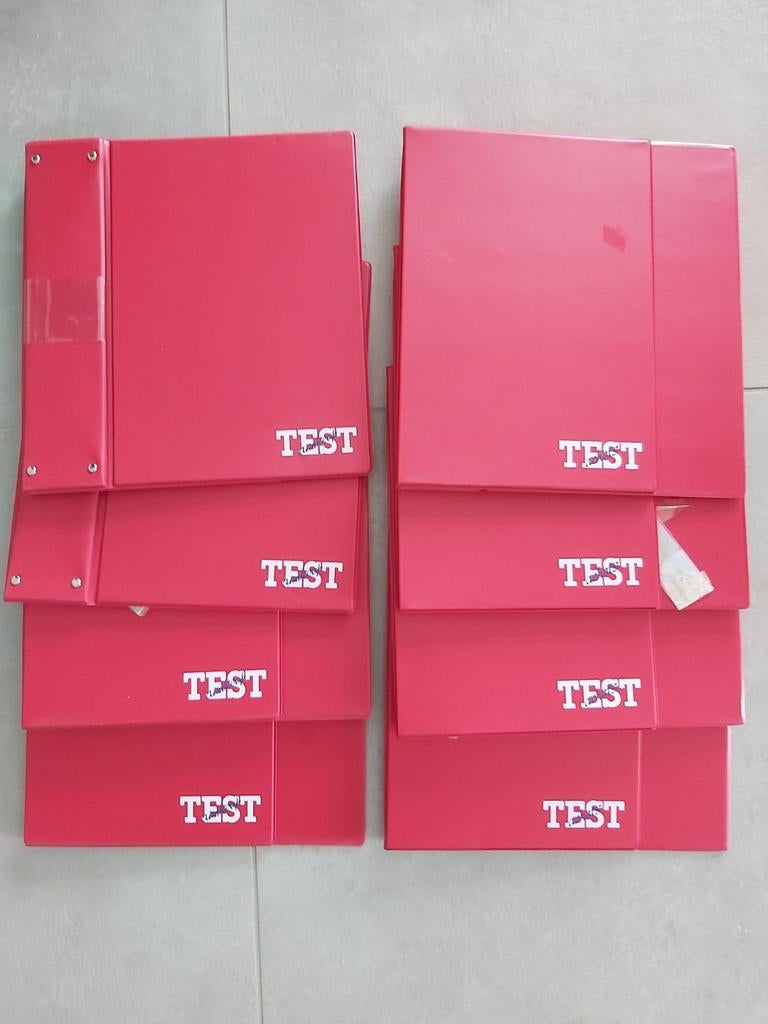 8 mappen voor Test-Aankoop beoordelingen, Ophalen of Verzenden, Zo goed als nieuw