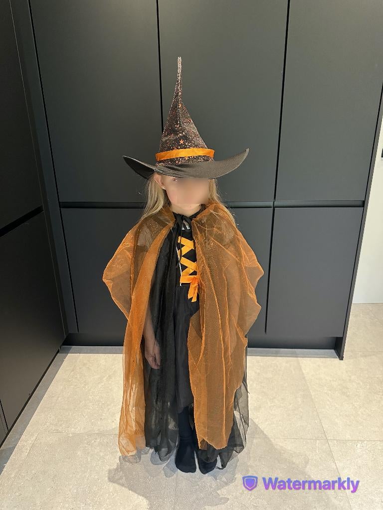 Costume de sorcière taille 116 avec 2 chapeaux et cape, Enfants & Bébés, Costumes de carnaval & Déguisements, Utilisé, Fille, 110 à 116