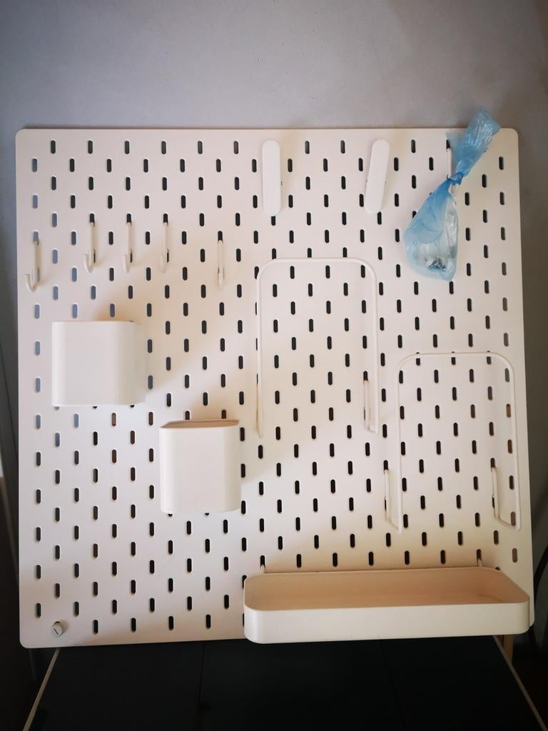 Tableau perforé Ikea avec accessoires, Neuf