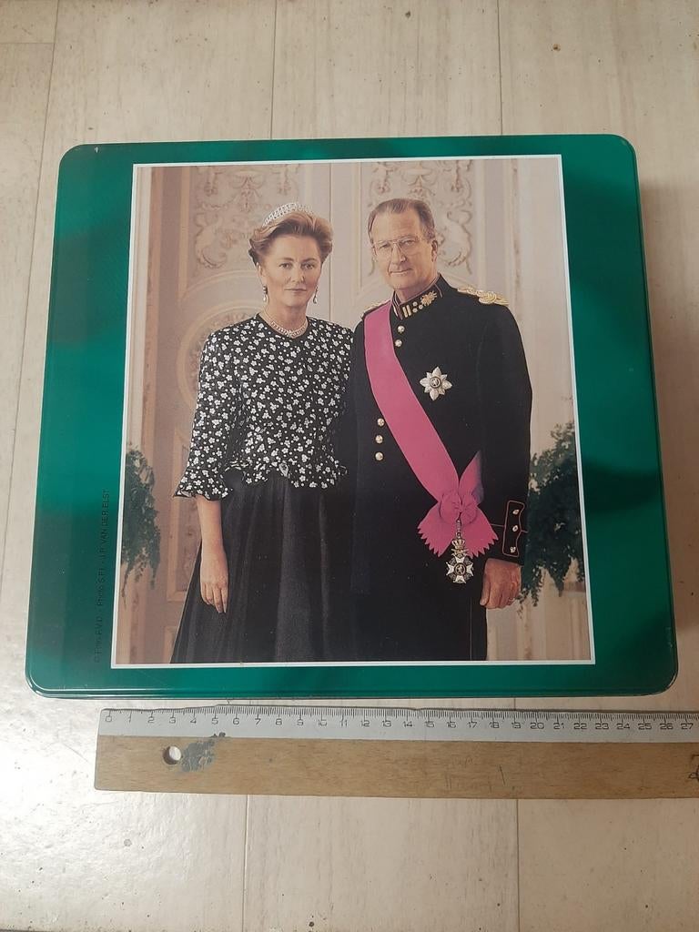Metalen blikken doos v koning Albert II en Paola van België, Verzamelen, Ophalen of Verzenden