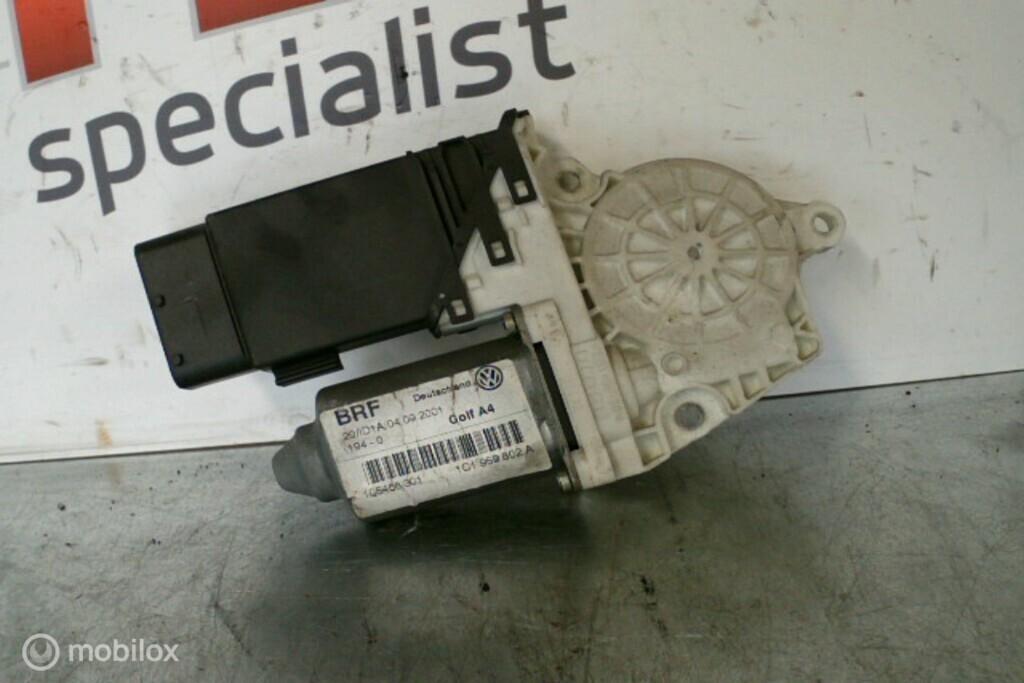 Raammotor rechtsvoor ​​1C1959802A​ ​VW Golf IV ('97-'04), Auto-onderdelen, Ruiten en Toebehoren, Volkswagen, Gebruikt, Ophalen of Verzenden