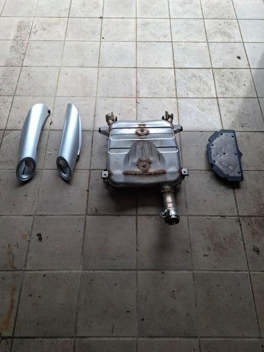 Pièces pour Suzuki GSR 600, Enlèvement