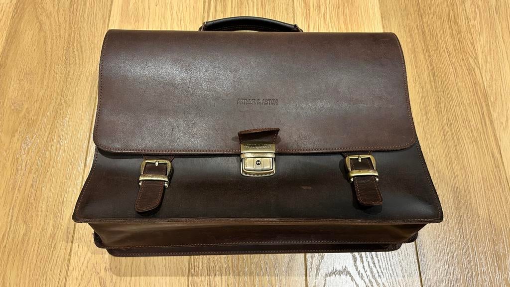 Mooie tas in bruin leder Arthur &Aston, Bijoux, Sacs & Beauté, Sacs | Cartables, Enlèvement, Comme neuf, Brun
