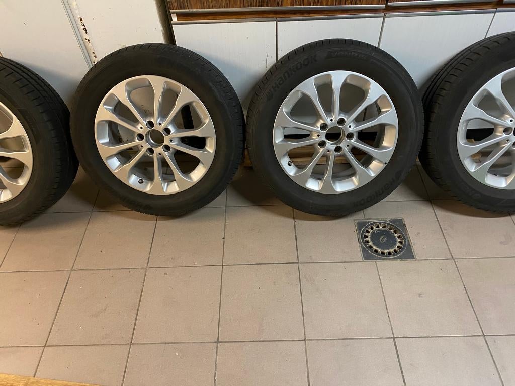 Jantes Mercedes GLA R17 et pneus été neufs, Auto-onderdelen, Banden en Velgen, Band(en), Zomerbanden, 17 inch, 215 mm, Personenwagen