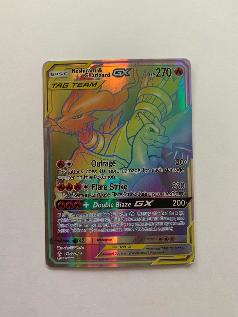 Pokémon kaart Reshiram & Charizard GX 217/214 – Rainbow Rare, Hobby en Vrije tijd, Verzamelkaartspellen | Pokémon, Ophalen of Verzenden