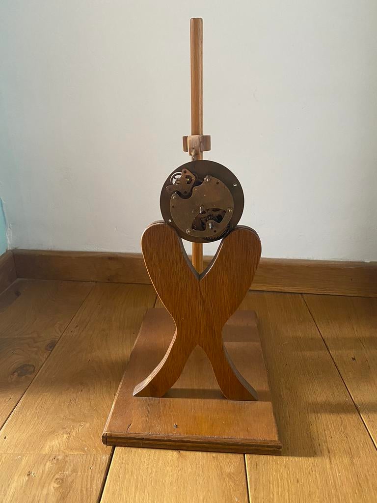 Support pour mouvement de pendule et horloge diverses