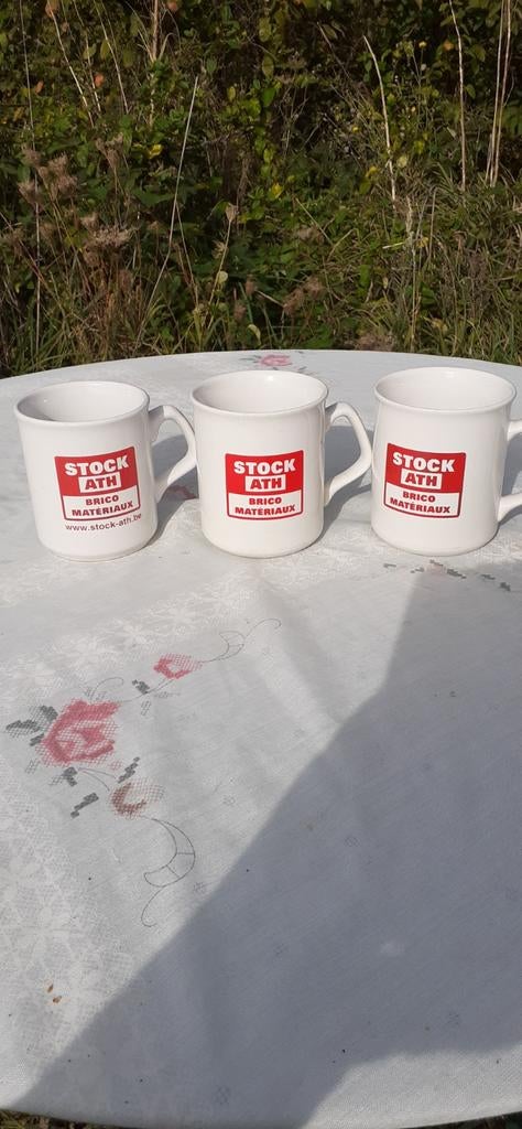 3 mugs stock ath brico matériaux, Enlèvement ou Envoi, Comme neuf, Céramique, Tasse(s) et/ou soucoupe(s)