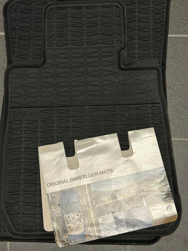 BMW x1 rubber matten, Ophalen, Zo goed als nieuw
