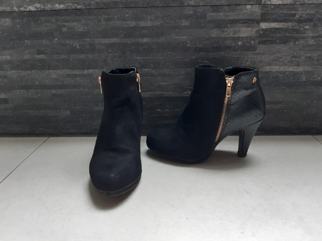 Bottines noires tirette dorée Xti pointure 37, Vêtements | Femmes, Enlèvement ou Envoi, Xti, Boots et Botinnes, Porté