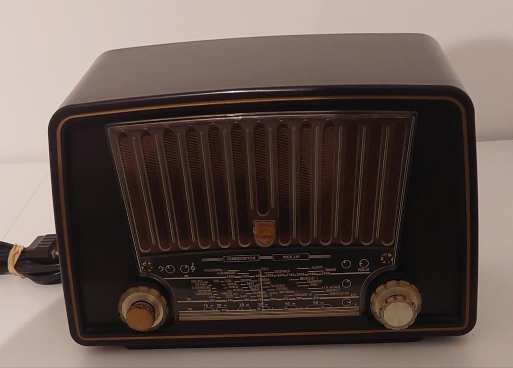 Philips oude radio bakelite BX230U, Ophalen