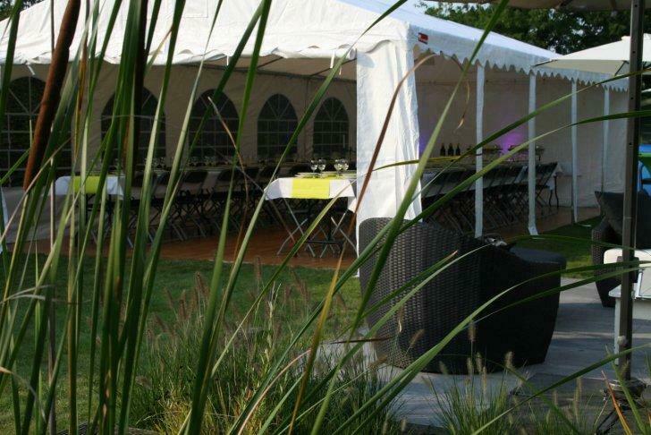 Partytent, tafels, stoelen en feestmateriaal te huur, Enlèvement ou Envoi, Utilisé, Article de fête