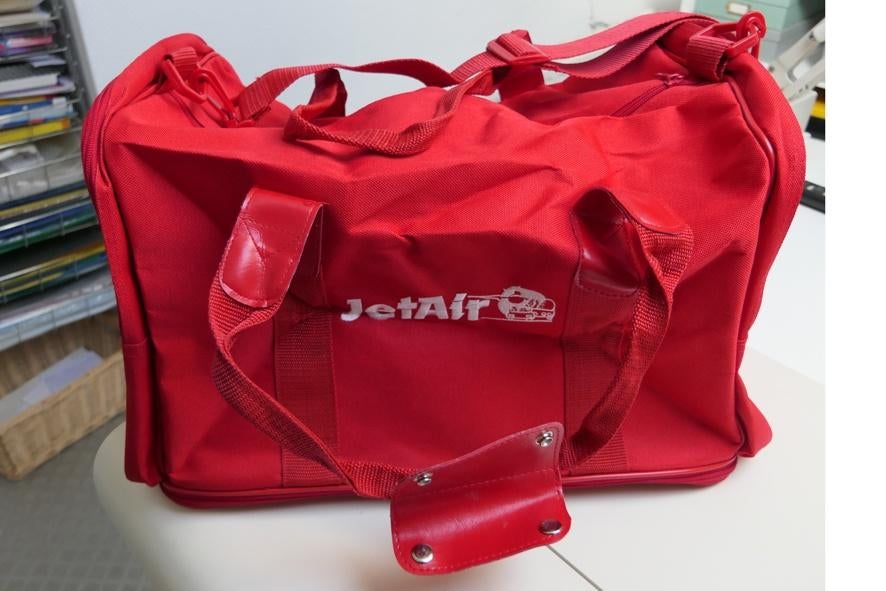 reistasje jetair, Ophalen, Zo goed als nieuw, Rood