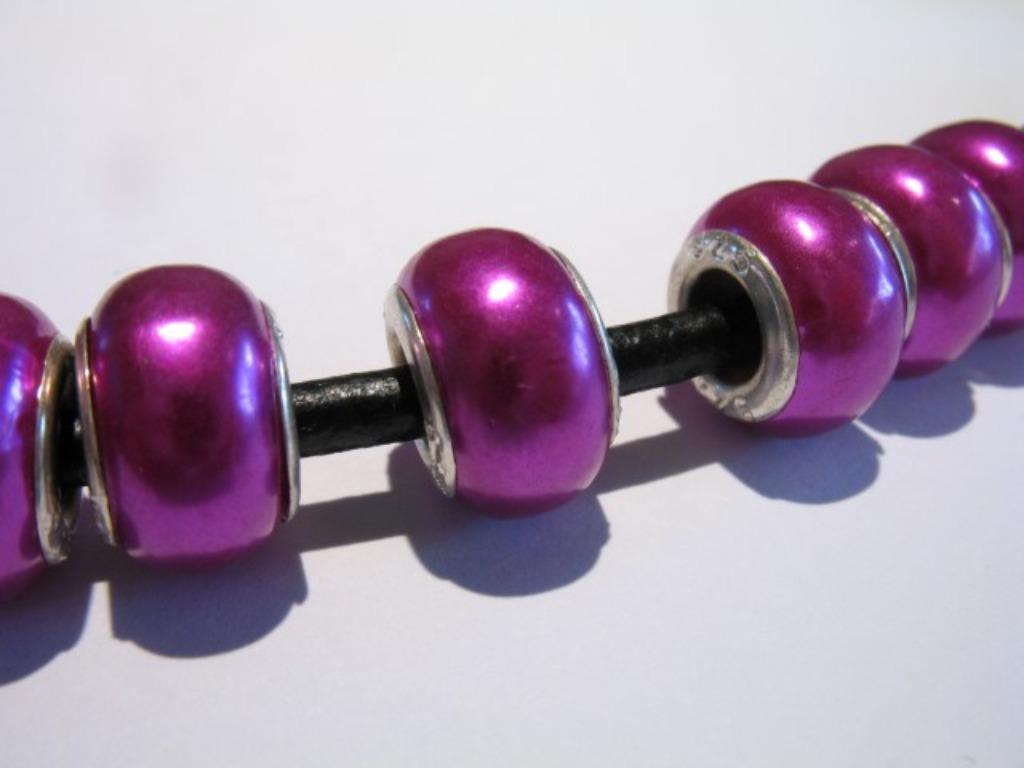 Bedel: fuchsia, Bijoux, Sacs & Beauté, Bracelets à breloques, Neuf, Autres marques, Enlèvement ou Envoi, 4 bracelets à breloques ou plus