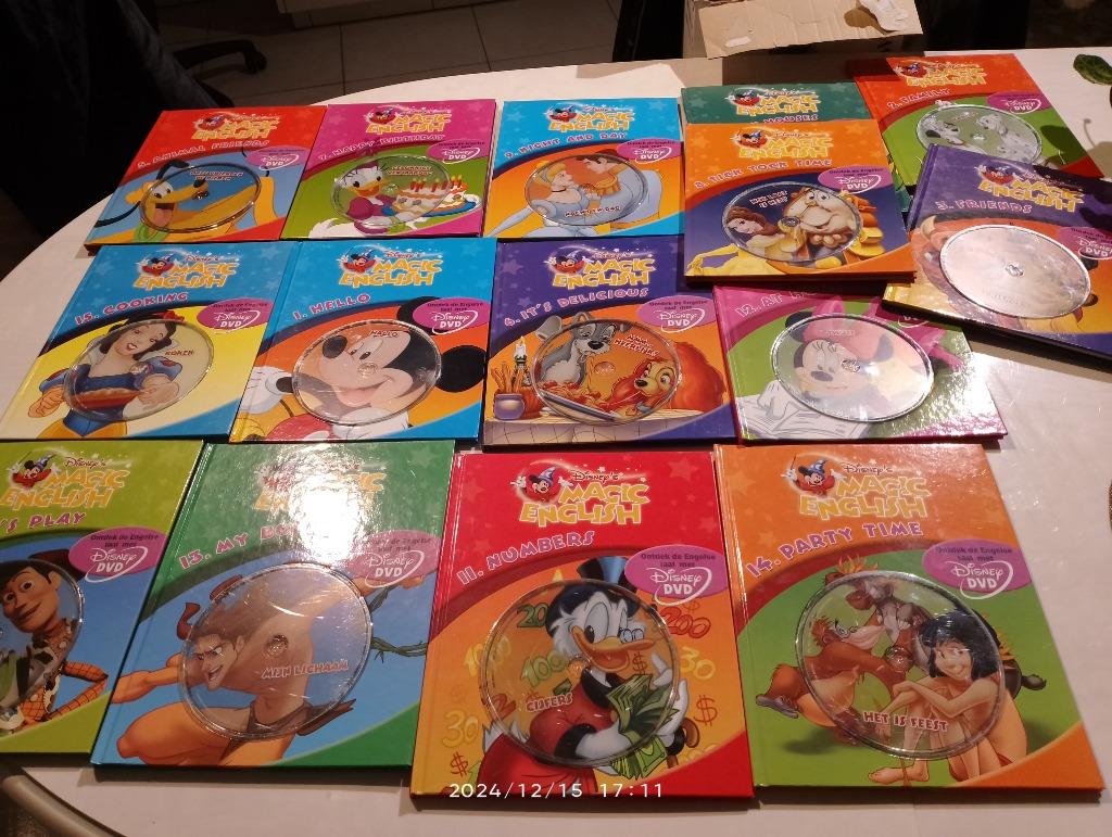 Livres 15 livres Disney English Magic avec DVD, collection v, Enlèvement ou Envoi