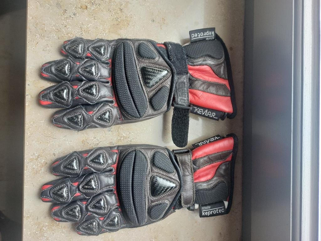 motohandschoen
in nieuw staat
maat S
Prijs 10 €, Ophalen, Nieuw zonder kaartje, Heren, Handschoenen