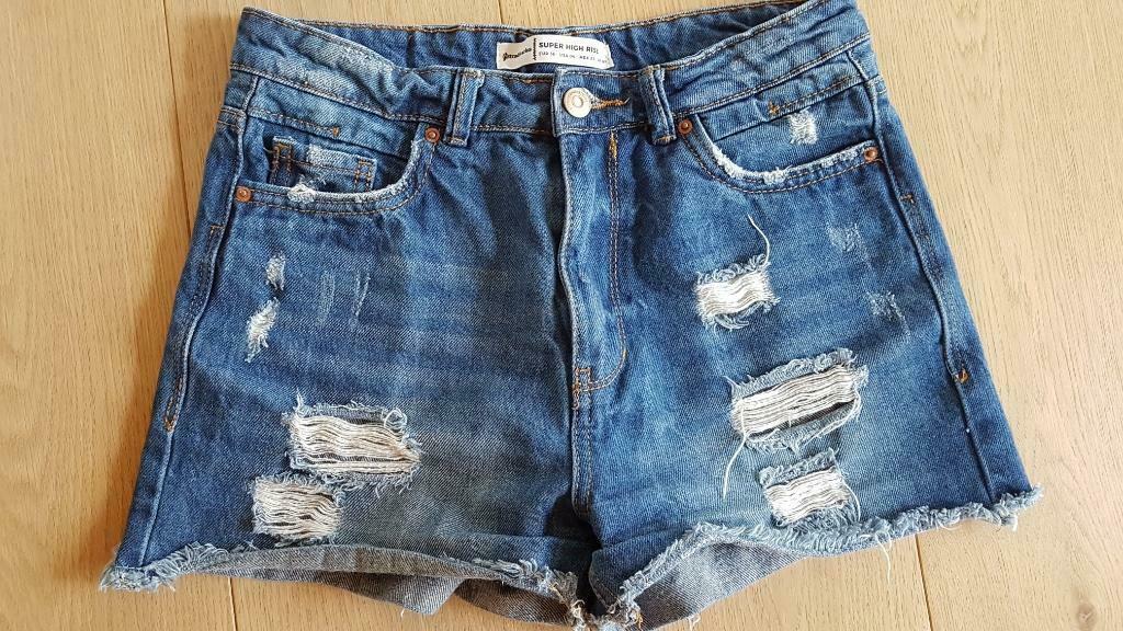 Jeansshortje (super high rise) 'Stradivarius' (maat: 36), W28 - W29 (confection 36), Enlèvement ou Envoi, Comme neuf, Bleu