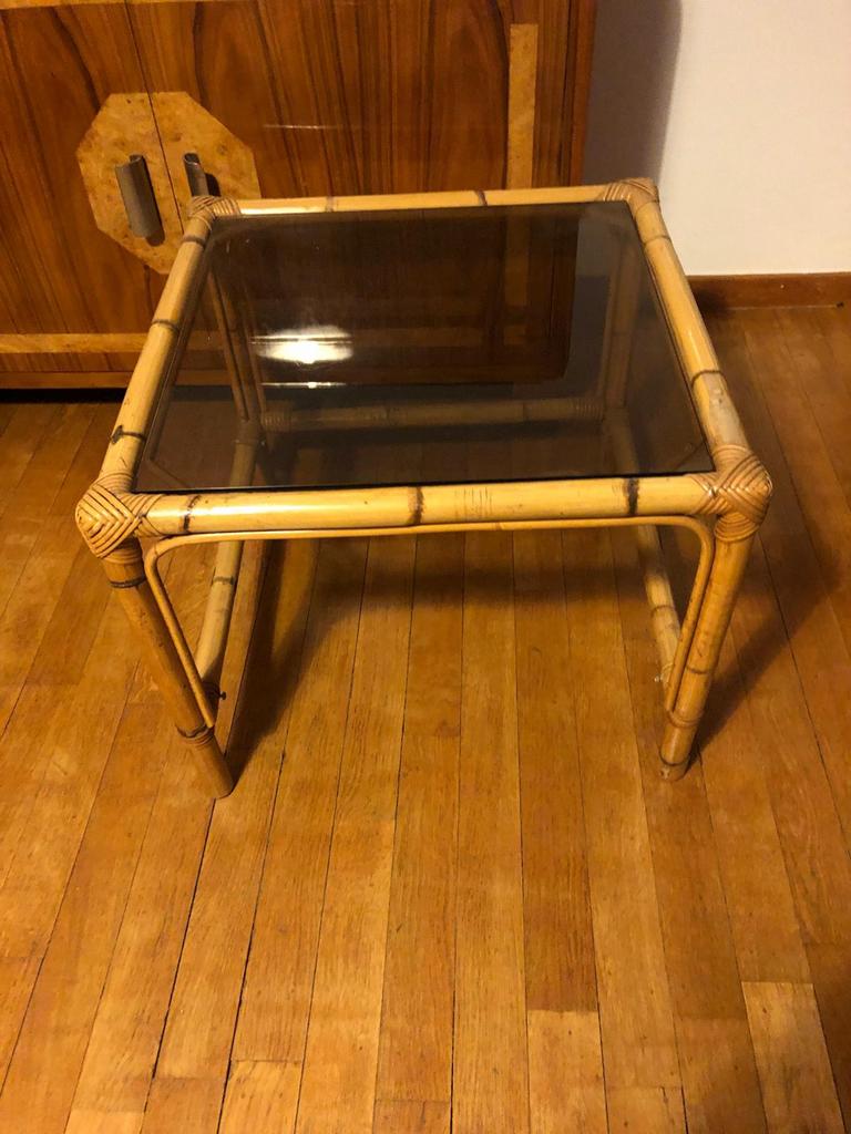 Table basse en bambou et verre fumé, Maison & Meubles, Moins de 50 cm, 50 à 100 cm, Enlèvement, Carré
