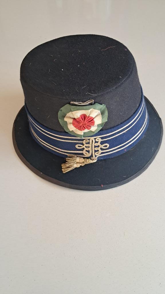 CHAPEAU A IDENTIFIER, Ophalen of Verzenden, Landmacht, Helm of Baret