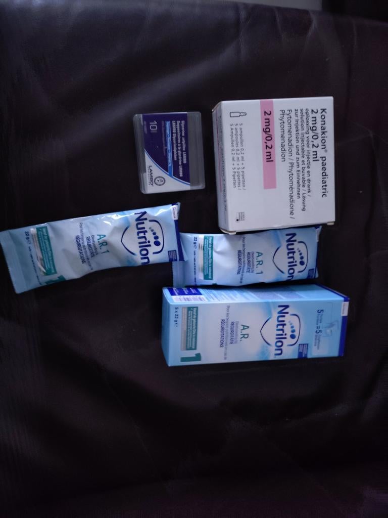 Gratis babyvoeding staaltjes en nog wat konakion, Enlèvement