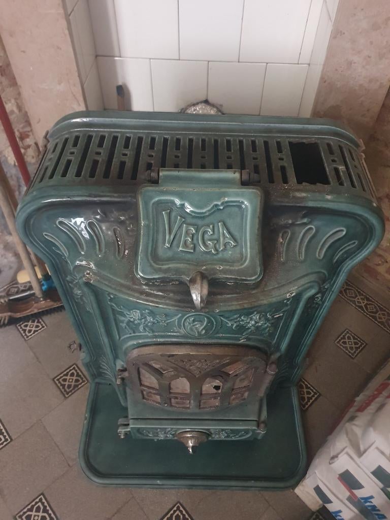 Ancien poêle à charbon / bois en fonte, Enlèvement, Utilisé