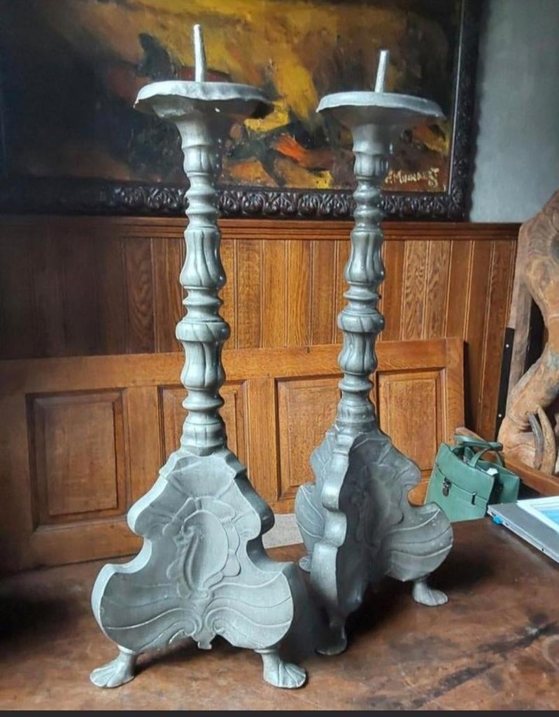 paire d'impressionnants chandeliers baroques en étain datés, Enlèvement