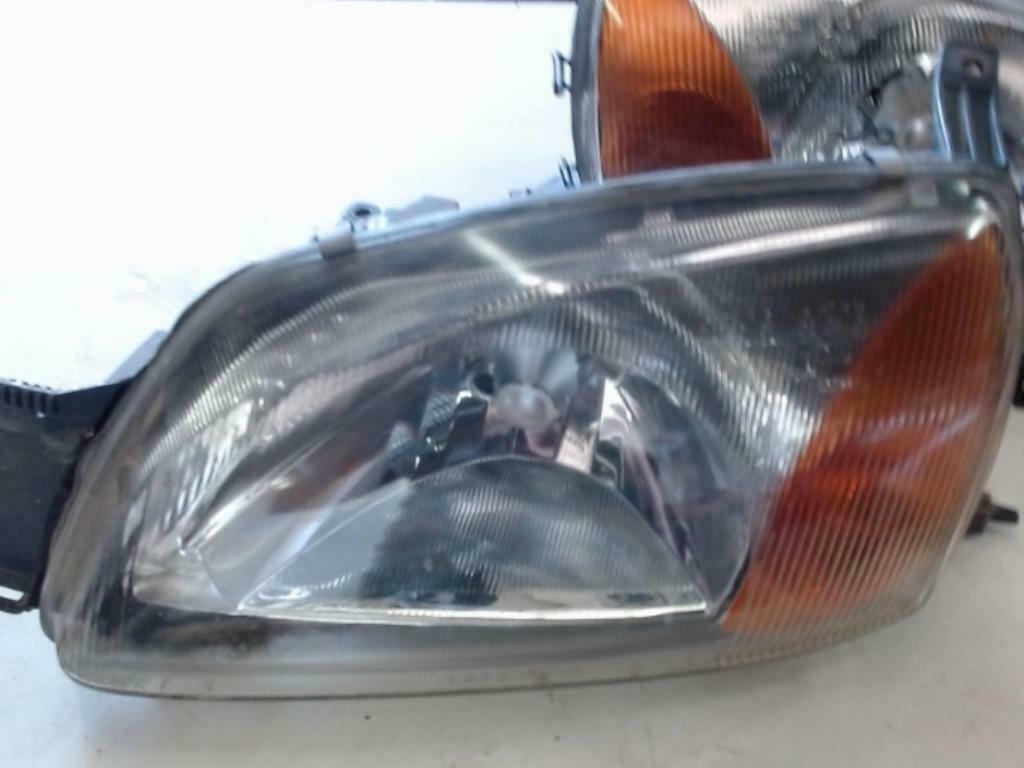 optique de phare gauche  ford fiesta  4, Autos : Pièces & Accessoires, Enlèvement ou Envoi, Utilisé, Ford