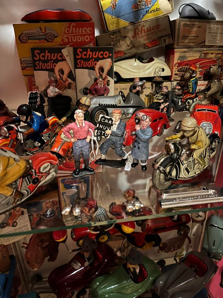 Schuco figurines set pilote, caméraman et signaleur, Envoi