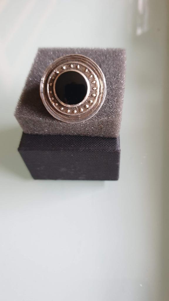 zilveren damesring met zwarte steen, Handtassen en Accessoires, Ringen, Zwart, Nieuw, Ophalen of Verzenden, Dame