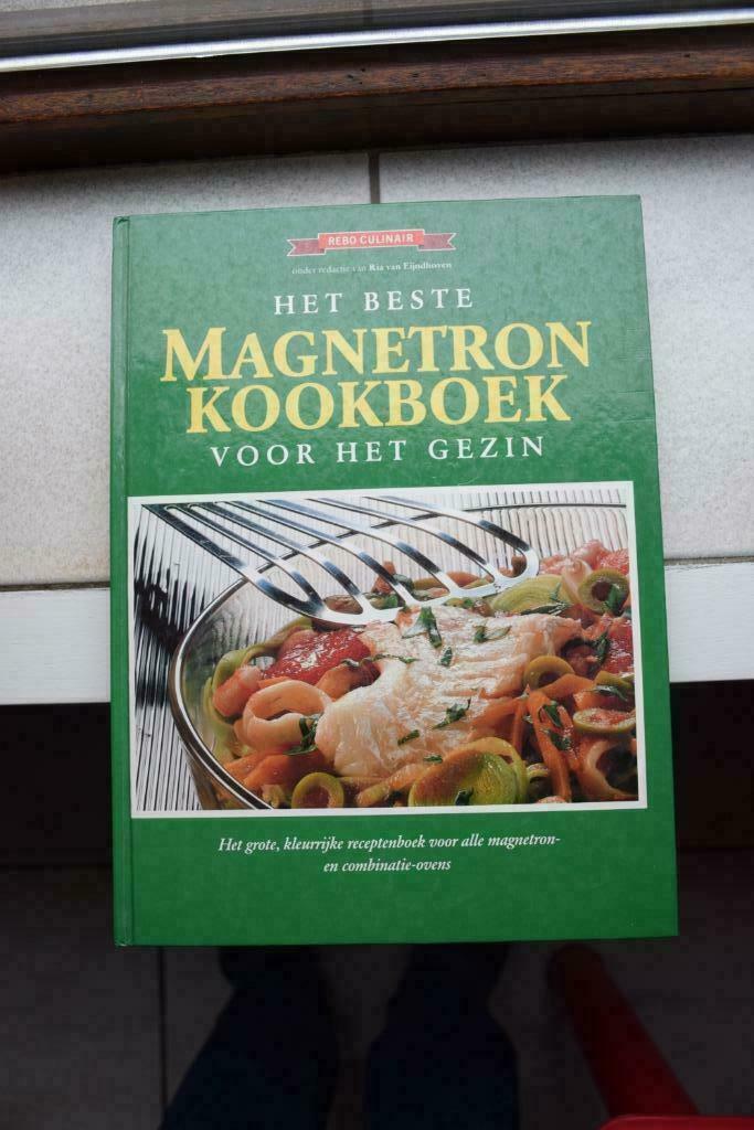 Kookboek: Magnetron kookboek voor het gezin, Boeken, Ophalen of Verzenden, Zo goed als nieuw, Overige gebieden, Hoofdgerechten