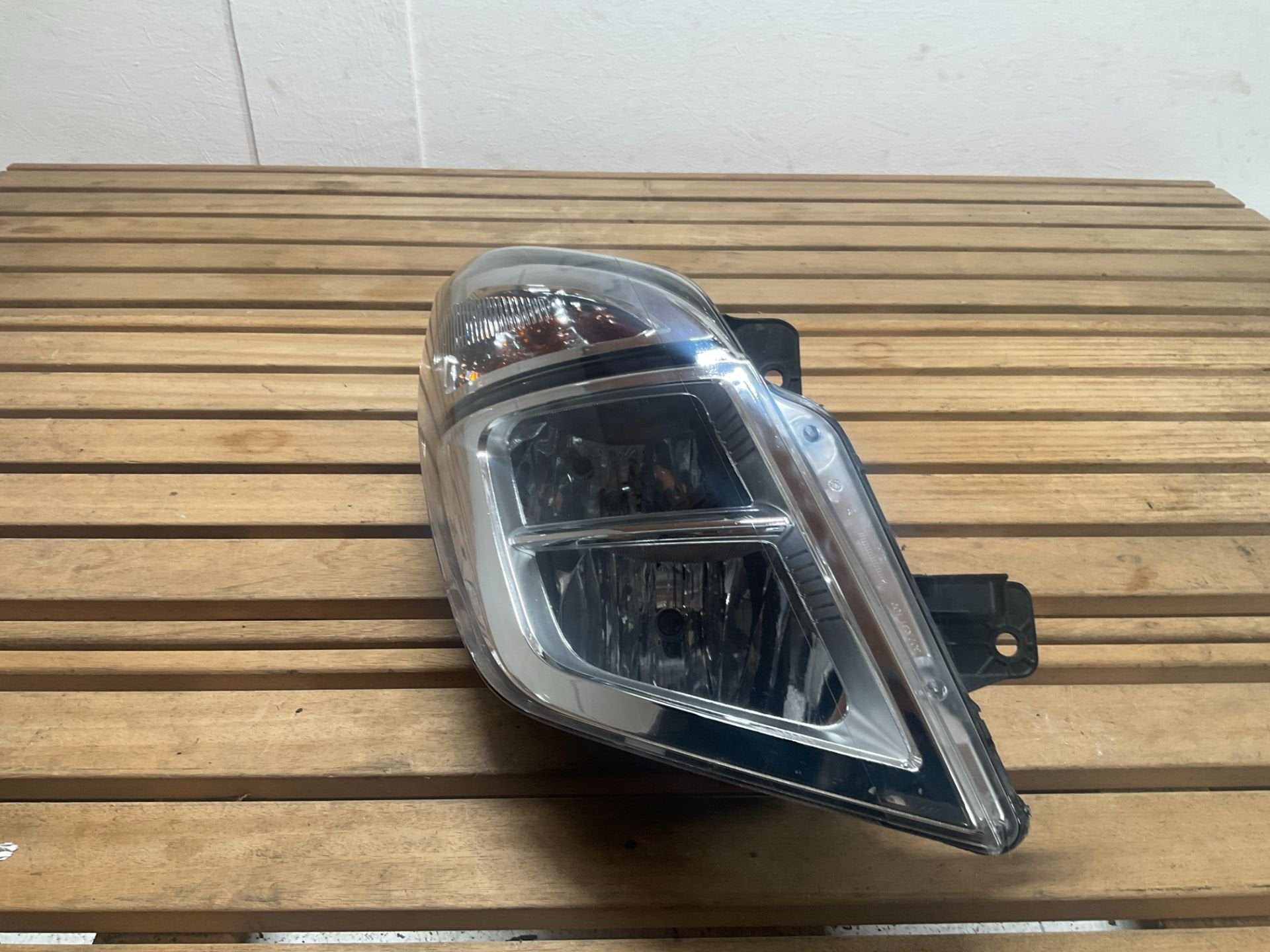 Koplamp Nissan NV400 10 24 RH 26010BZ50A b7-564, Auto-onderdelen, Takashima 1-chome 1-1
220-8686  Yokohama, NISSAN_SR@mail.nissan.co.jp