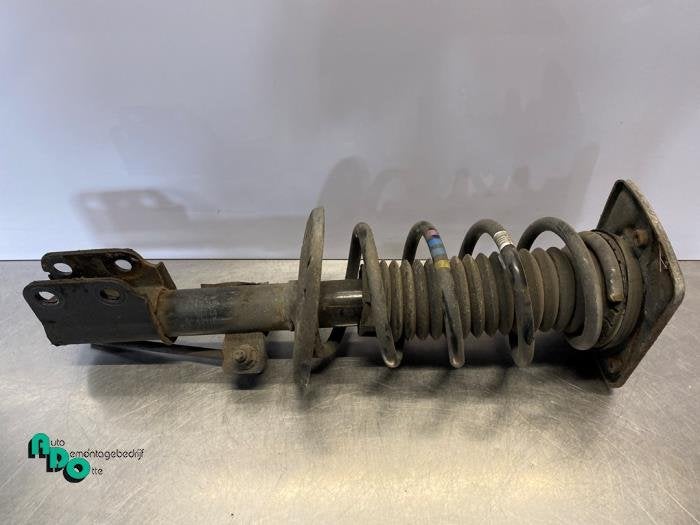 Schokdemperpoot links-voor van een Toyota Pro-Ace (Pro-Ace 1, Gebruikt, -, -, Ophalen of Verzenden