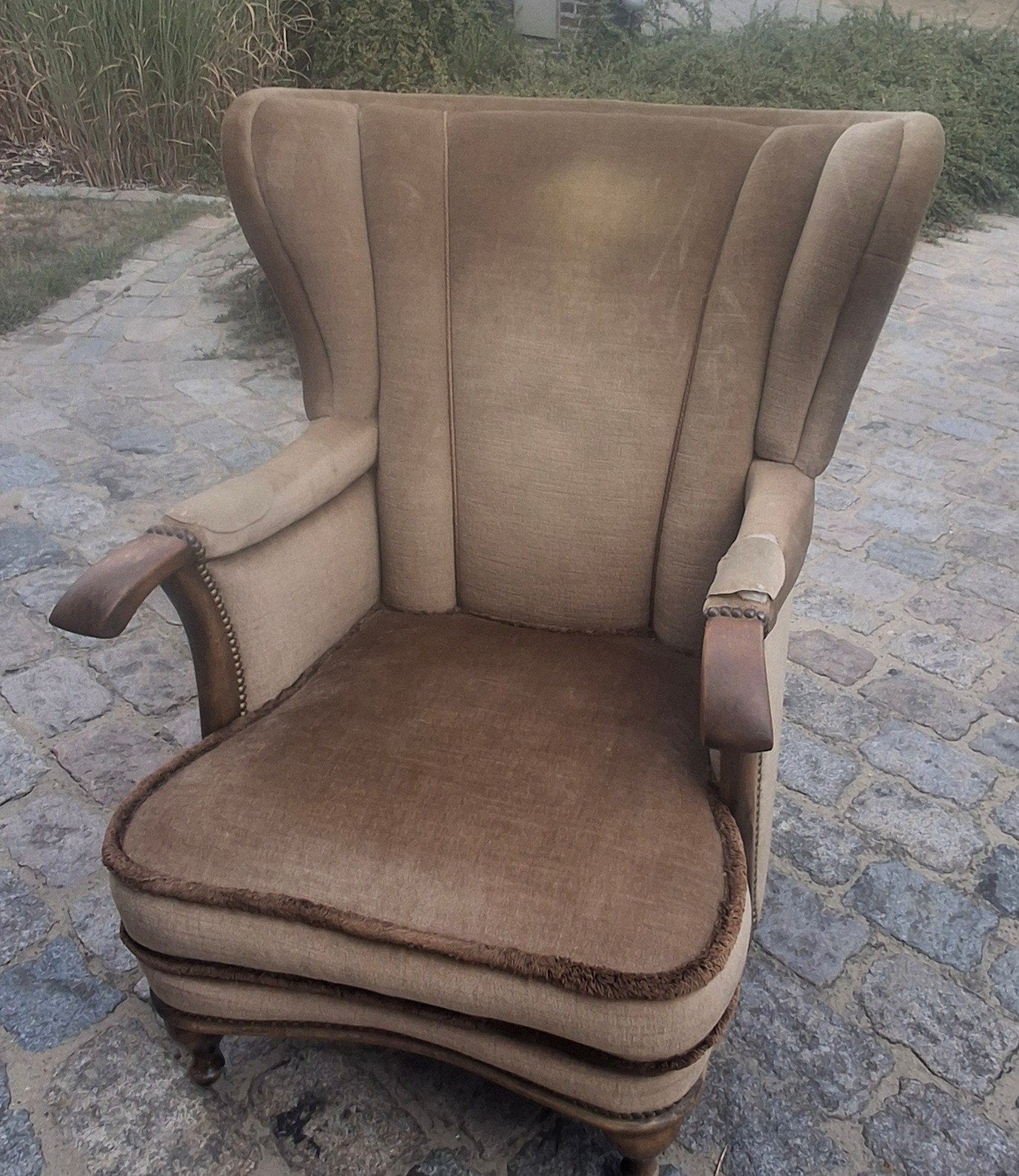 Vintage oorfauteuil met houten armleuningen, Ophalen