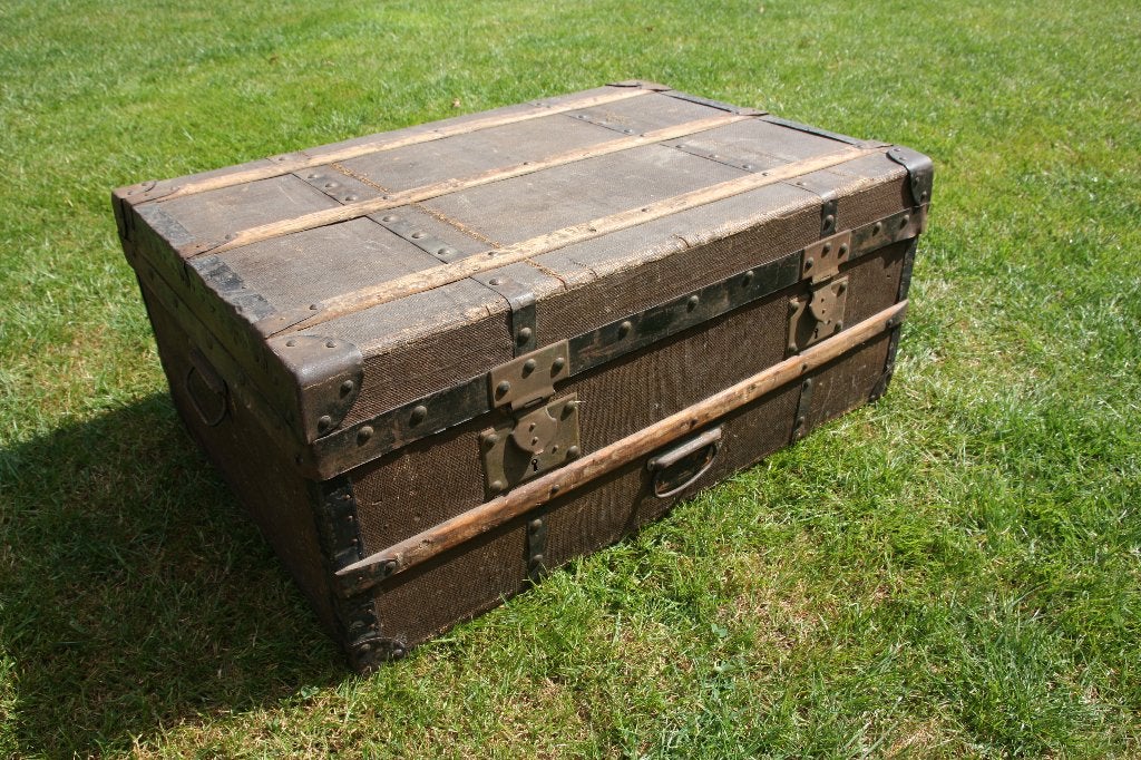 Antieke stoombootkoffer, Ophalen