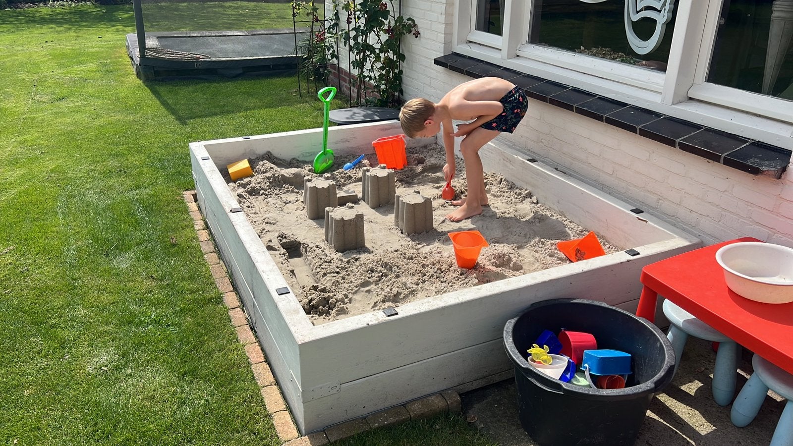 Grote houten zandbak 213  154 cm + deksel + 1 m³ speelzand, Kinderen en Baby's, Speelgoed | Buiten | Zandbakken, Ophalen, Zo goed als nieuw