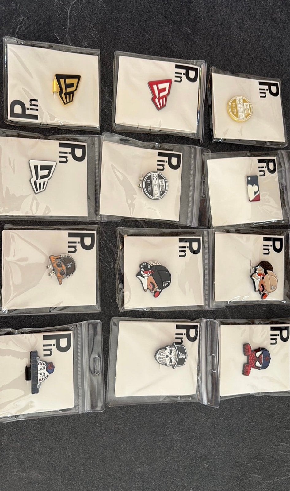 Lot de 47 pins / clips, Enlèvement ou Envoi