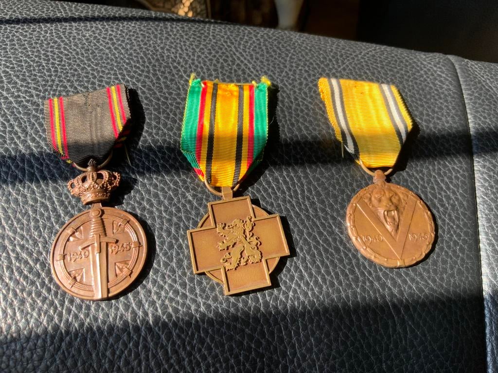 TRIO DE MEDAILLES MILITAIRES DE COLLECTION 1940-45, Enlèvement ou Envoi, Armée de terre, Ruban, Médaille ou Ailes