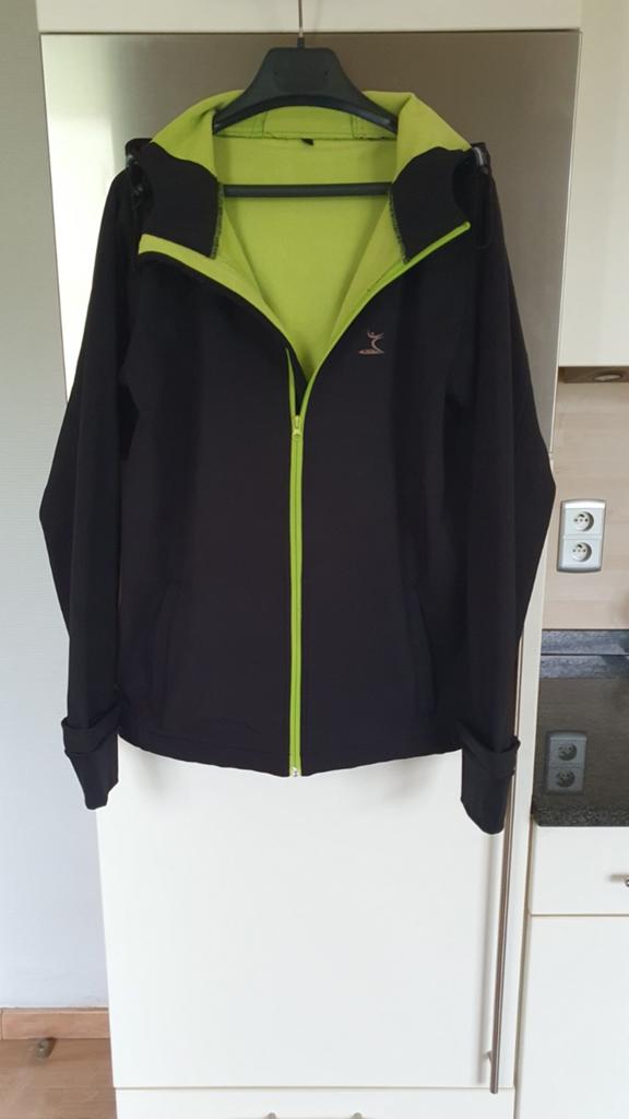 Sportieve jas met kap., Caravans en Kamperen, Regenkleding, Ophalen of Verzenden, Gebruikt, Regenjas, Heren