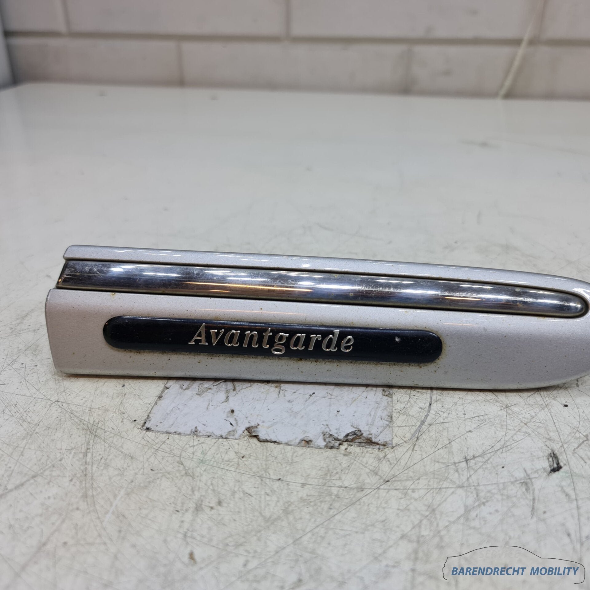 Sierlijst Mercedes W203 S203 C Klasse stootstrip links spatb, Gebruikt, Mercedes-Benz AG, Mercedes-Benz, Mercedesstrasse 120
70372  Stuttgart, DE