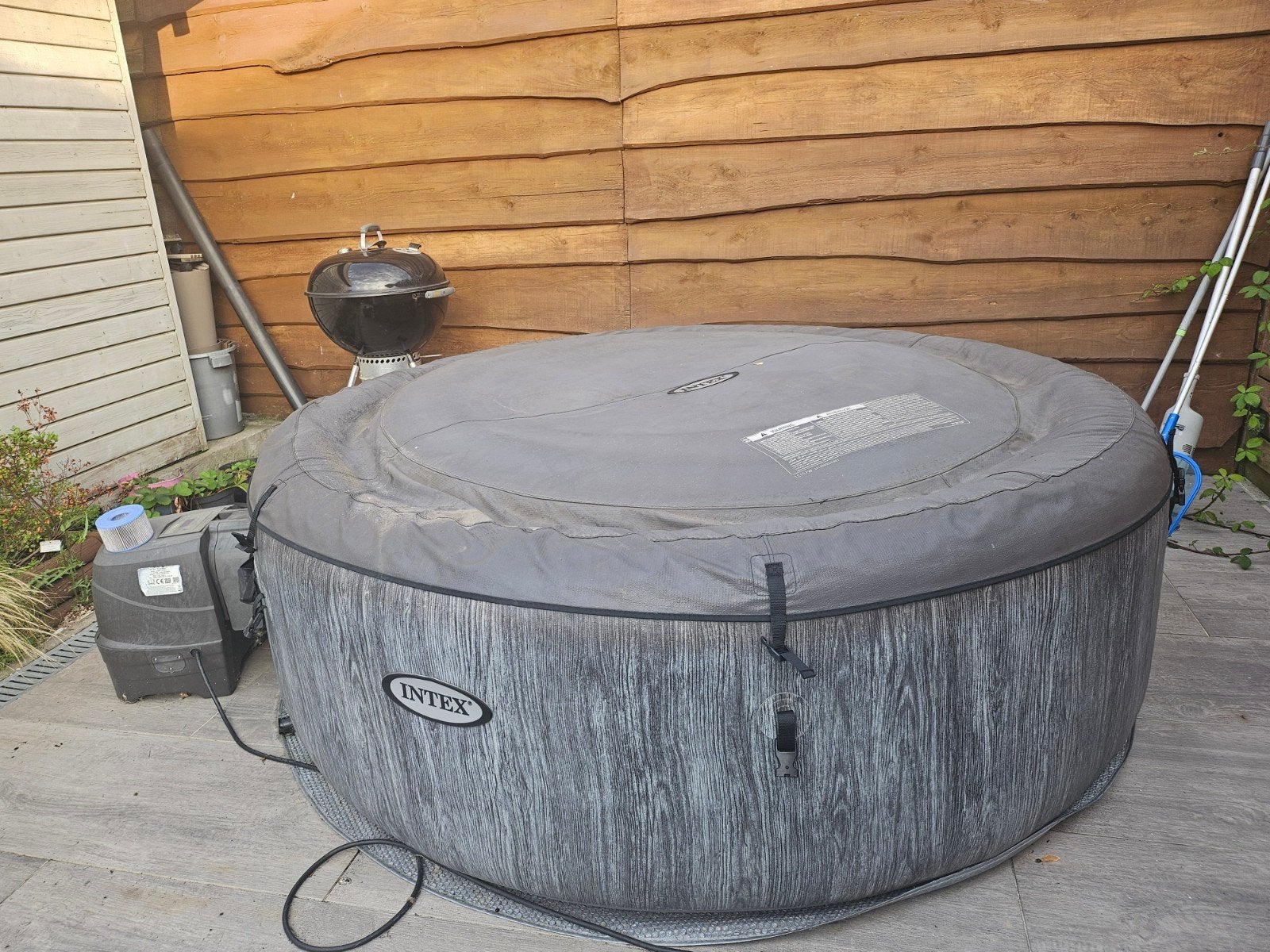 Spa-jacuzzi intex 6 personne avec fuite a la cuve, Jardin & Terrasse, Enlèvement