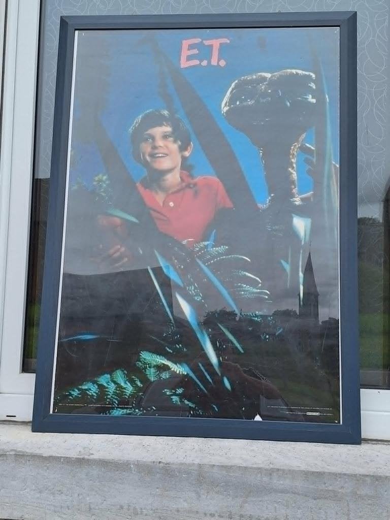 E.T. l'extra-terrestre:affiche/poster dans cadre(100cmx70cm), Enlèvement ou Envoi, Rectangulaire vertical, Avec cadre, Utilisé