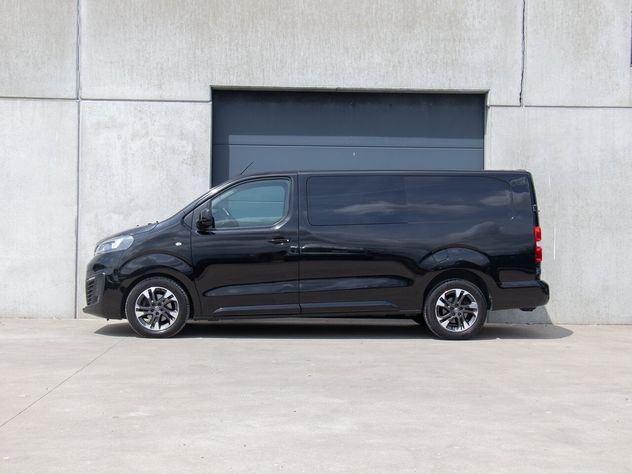 Opel Vivaro DC 5 ZIT 2.0 AUTOMAAT 177PK CAMERA|NAVI|TREKHAAK, Auto's, 4 deurs, Parkeersensor, 0 kg, 131 kW