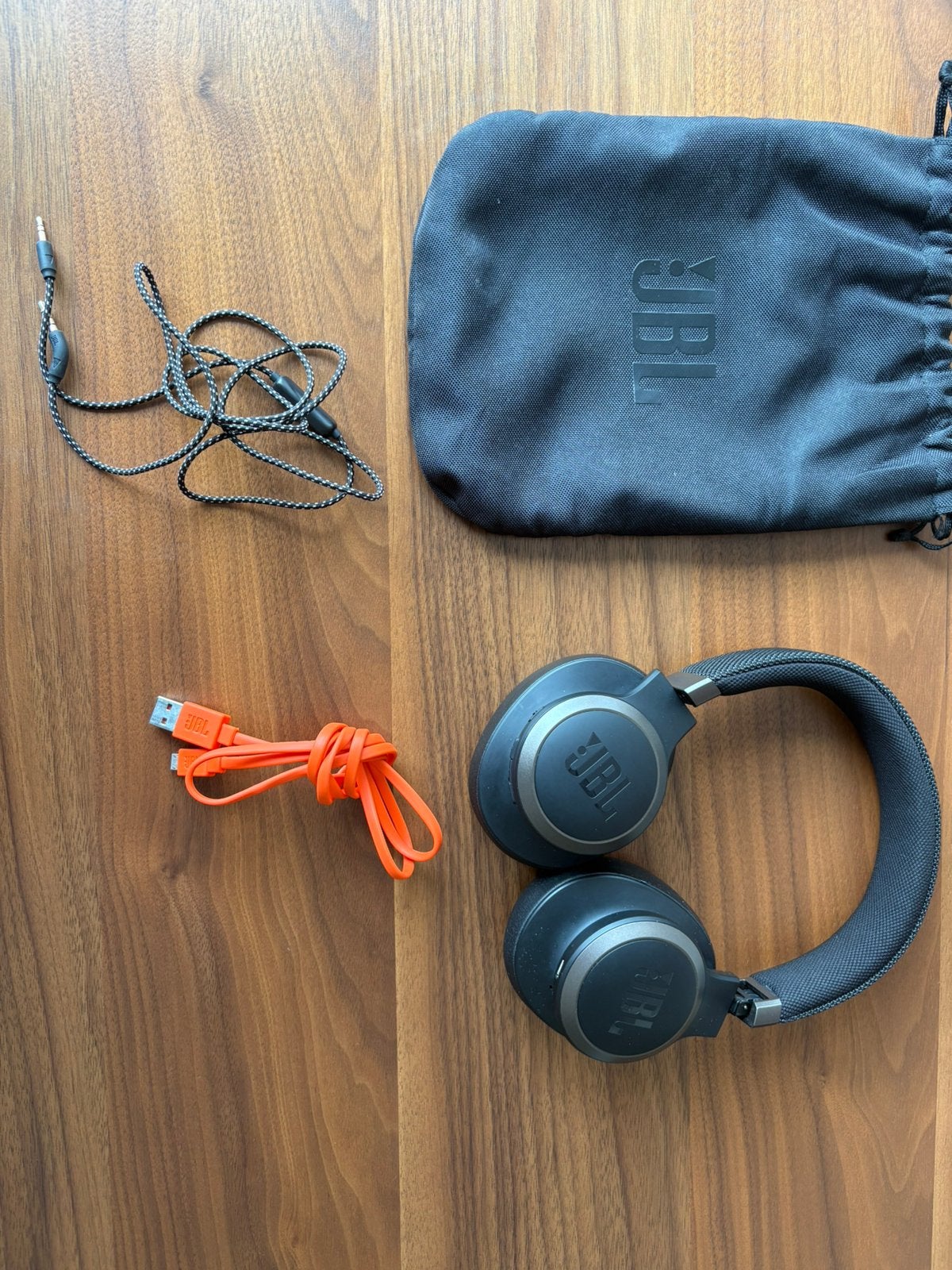 JBL LIVE 650BTNC, Bluetooth, Noir, Utilisé, Circum-auriculaire