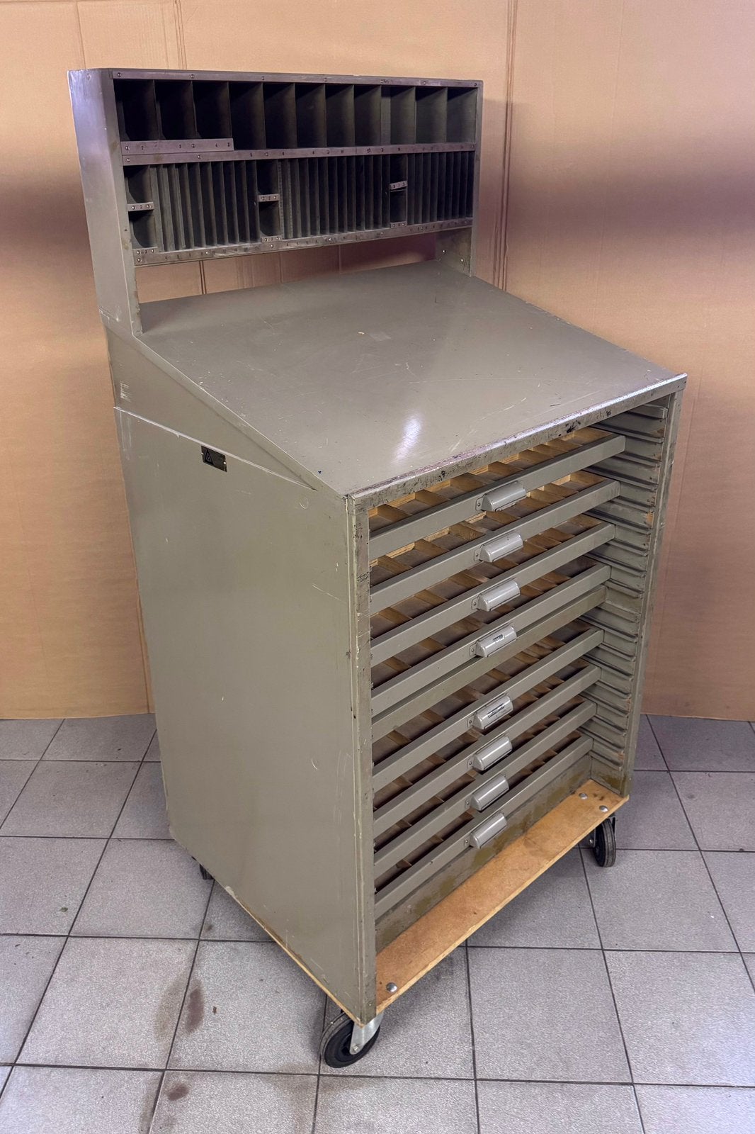 boîte aux lettres/armoire à machines à écrire, Antiquités & Art, Enlèvement