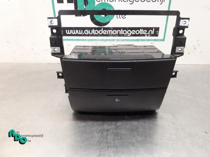 Asbak voor van een Kia Sorento (Sorento 03-), -, -, Ophalen of Verzenden, -