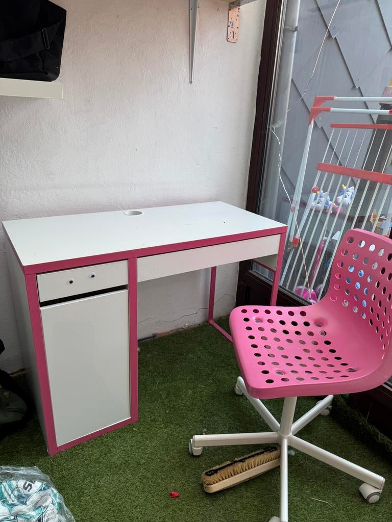 Wit roze bureau met stoel, Huis en Inrichting, Bureaus, Ophalen, Zo goed als nieuw, Roze