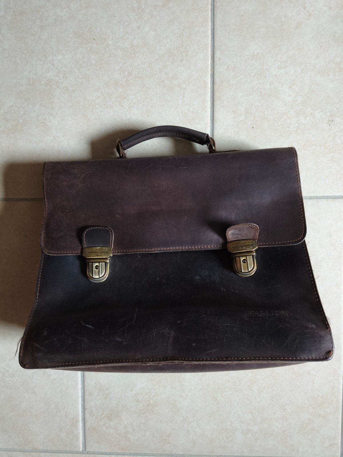 malette Arthur et Aston, Bijoux, Sacs & Beauté, Sacs | Cartables, Enlèvement