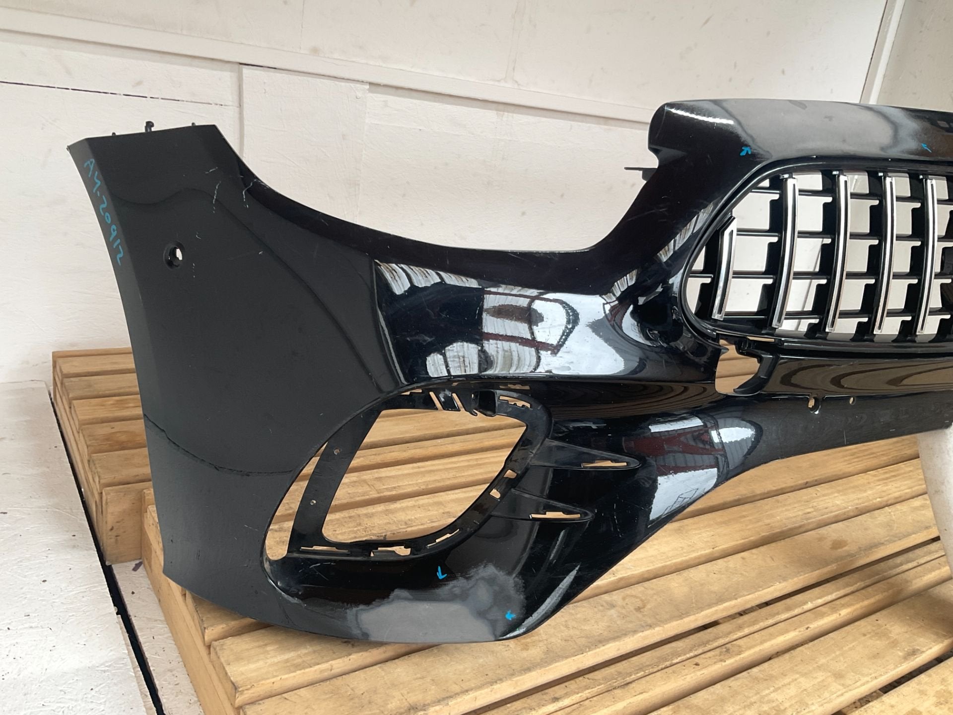 Bumper Mercedes E Klasse Coupe AMG E43 C238 A2388854901 Voor, Gebruikt, Mercedes-Benz AG, Mercedes-Benz, Mercedesstrasse 120
70372  Stuttgart, DE
