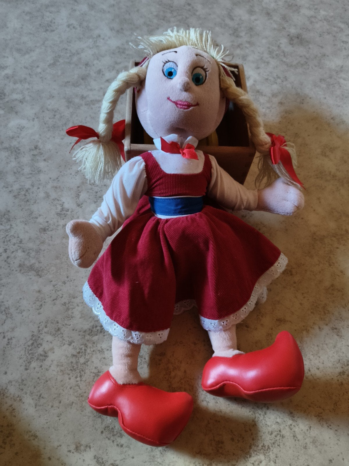 knuffel Roodkapje pop, Ophalen