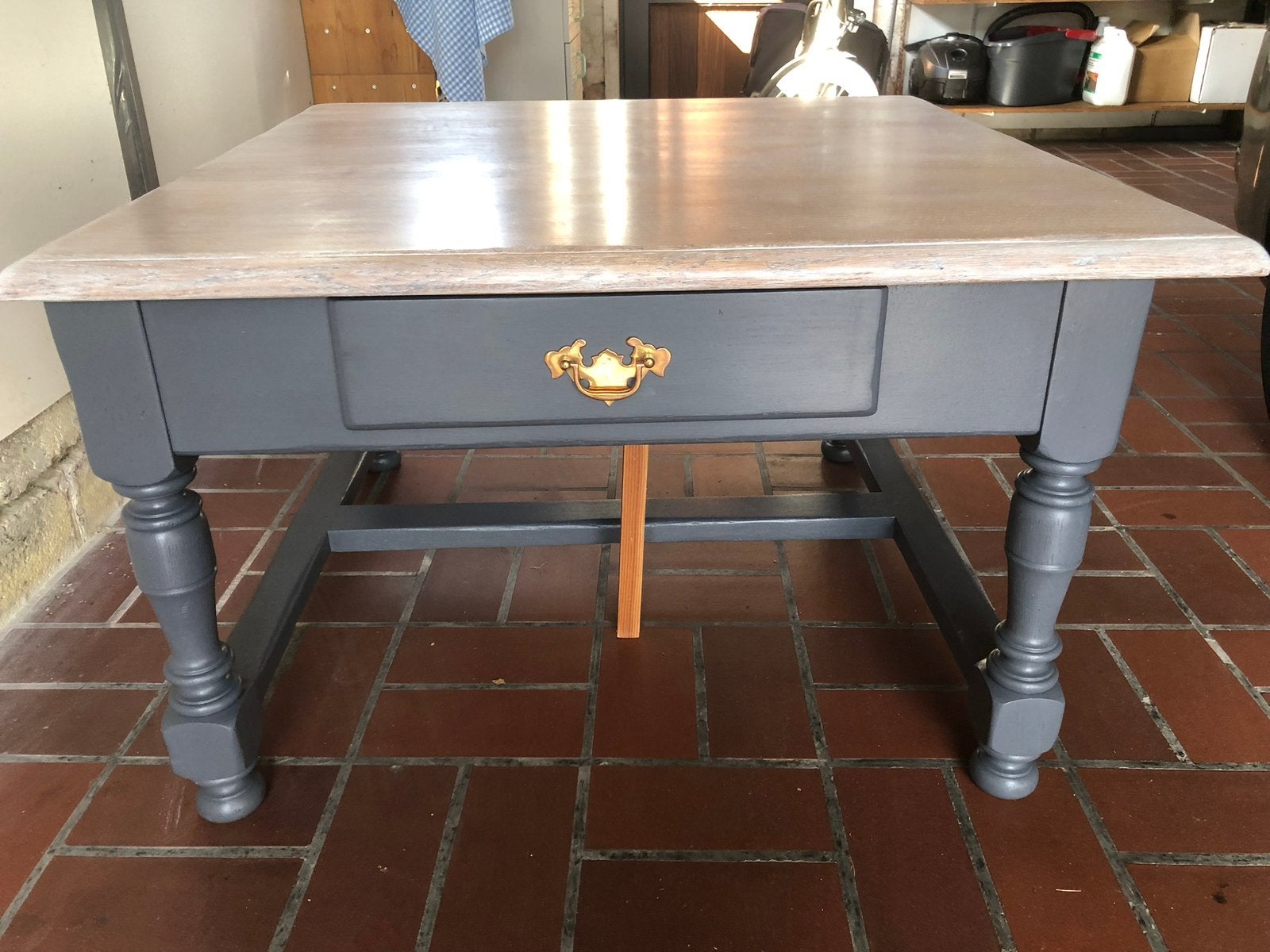 Recent opgeknapte eiken salontafeltje (95x95) met schuif, Antiek en Kunst, Ophalen